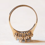 Anello vintage in oro giallo e bianco 10K con spinelli azzurri sintetici (1ctw ca.) e diamanti, anni ‘70/‘80