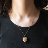 Ciondolo portafoto antico a forma di cuore con lamina in oro giallo 9K su metallo, primi del ‘900