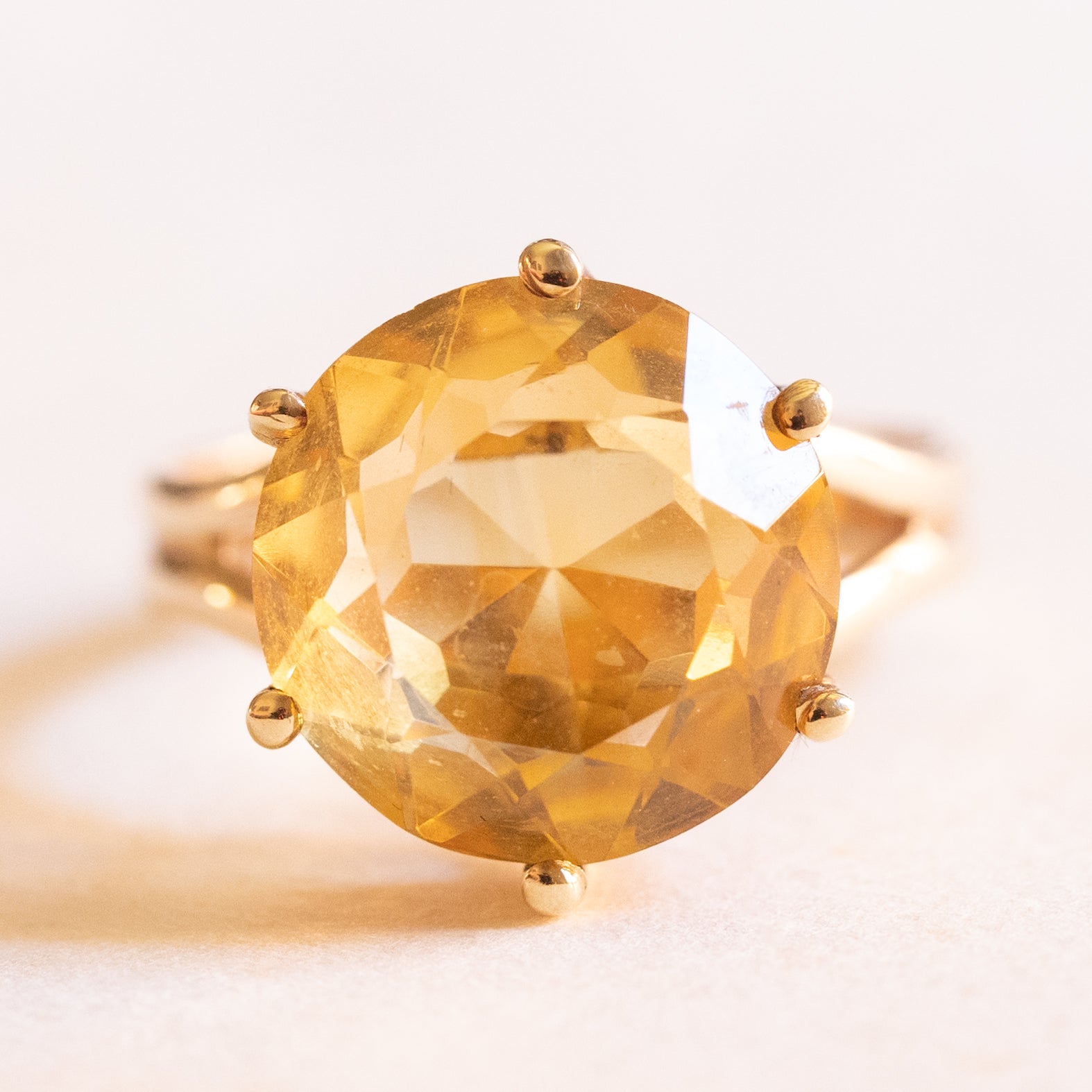Orecchini A Perno Con Sfera In Oro Giallo 14k, Chiusura A Vite, 6 Mm, Finitura Lucida, In Scatola Regalo