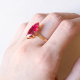 Anello vintage in oro giallo 14K con rubino sintetico (4.40ct ca.), anni ‘70