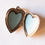 Ciondolo portafoto antico a forma di cuore con lamina in oro giallo 9K su metallo, primi del ‘900