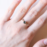 Anello vintage in oro giallo e bianco 14K con tormalina verde e diamanti (0.04ctw ca.), anni ‘80