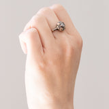 Anello solitario antico in oro tricolore 18K con diamante di taglio vecchio (0.15ct ca.), anni '40