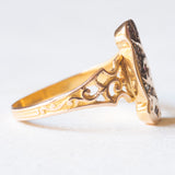 Anello in oro giallo 14K con diamanti di taglio rosetta e paste di vetro rosse, anni ‘40/‘50