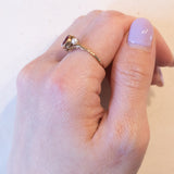 Anello antico in oro giallo 9K con rubino sintetico (1.20ct ca.) e perle bianche, anni ‘10