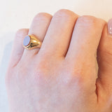 Anello antico da sigillo inglese in oro giallo 18K con agata, anno 1896