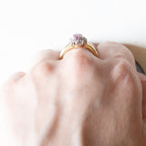 Anello a margherita vintage in oro giallo e bianco 18K con rubino e diamanti (0.06ctw ca.), anni ‘70