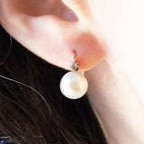 Orecchini antichi in oro giallo e in oro bianco 18K con perle bianche e diamanti di taglio rosetta, anni ‘10/‘20