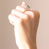 Anello vintage a navette in oro giallo e in oro bianco 14K con smeraldo (0.70ct ca.) e diamanti di taglio brillante (0.85ctw ca.), anni ‘60