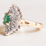 Anello vintage a navette in oro giallo e in oro bianco 14K con smeraldo (0.70ct ca.) e diamanti di taglio brillante (0.85ctw ca.), anni ‘60