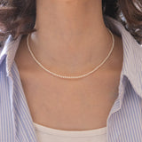 4 gioielli in 1: Collana vintage con perline bianche e con chiusura in argento e con pendente/spilla in oro giallo 14K con cammeo su agata e con perle bianche, anni ‘70