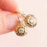 Orecchini antichi in oro giallo e in oro bianco 18K con diamanti (centrali 0.40ctw ca.), anni ‘30/‘40