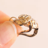 Orecchini antichi in oro giallo e in oro bianco 18K con diamanti (centrali 0.40ctw ca.), anni ‘30/‘40