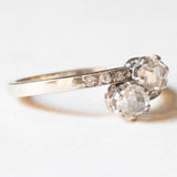 Toi et Moi antico in platino e in oro bianco 18K con diamanti centrali di taglio rosa coroné (0.70ctw ca.) e diamanti laterali di taglio rosetta, anni ‘20/‘30