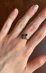 Anello Art Nouveau in oro giallo 18K e argento con zaffiri, anni ‘10/‘20