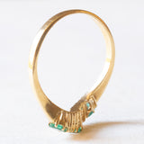 Anello vintage in oro giallo 18K con smeraldi e diamanti di taglio brillante (0.10ct e ca.), anni ‘60/‘70