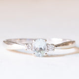 Trilogy vintage in oro bianco 9K con acquamarina (0.30ct ca.) e diamanti di taglio brillante (0.05ctw ca.)