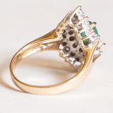 Anello vintage a navette in oro giallo e in oro bianco 14K con smeraldo (0.70ct ca.) e diamanti di taglio brillante (0.85ctw ca.), anni ‘60