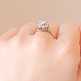Anello vintage a fiore in oro bianco 18K con diamanti di taglio brillante (0.75ctw ca.), anni '60