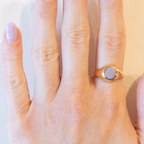 Anello antico da sigillo inglese in oro giallo 18K con agata, anno 1896