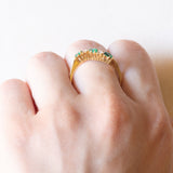 Anello vintage in oro giallo 18K con smeraldi e diamanti di taglio brillante (0.10ct e ca.), anni ‘60/‘70