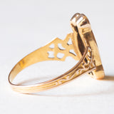 Anello in oro giallo 14K con diamanti di taglio rosetta e paste di vetro rosse, anni ‘40/‘50