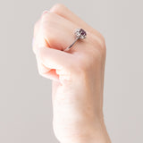 Anello vintage a margherita in oro bianco 14K con rubino (0.80ct ca.) e diamanti (0.60ctw ca.), anni ‘60