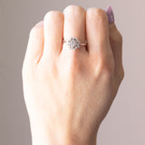 Anello vintage a margherita in oro bianco 14K con diamanti (0.50ctw ca.), anni ‘60