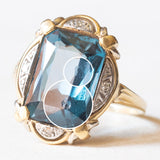 Anello vintage in oro giallo e in oro bianco 14K con spinello sintetico (6.50ct ca.) e diamanti, anni ‘80