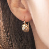Orecchini antichi in oro giallo e in oro bianco 18K con diamanti (centrali 0.40ctw ca.), anni ‘30/‘40