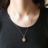 Ciondolo portafoto vintage con lamina in oro giallo 9K su metallo, anni ‘40/‘50