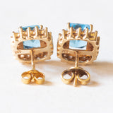 Orecchini a margherita vintage in oro giallo 14K con topazi azzurri (4.80ctw ca.) e diamanti di taglio brillante (0.72ctw ca.), anni ‘70/‘80