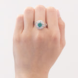 Anello a margherita+ballerina vintage in oro bianco 14K con smeraldo (1ct ca.) e diamanti (1.14ctw ca.), anni ‘60/‘70