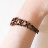 Braccialetto semirigido vintage in oro giallo 8K con granati, anni ‘60/‘70