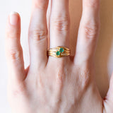 Anello vintage in oro giallo 18K con smeraldi (0.25ctw ca.) e diamanti (0.06ctw ca.), anni ‘60/‘70