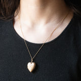 Ciondolo portafoto antico a forma di cuore con lamina in oro giallo 9K su metallo, primi del ‘900