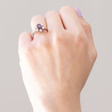 Anello vintage a margherita in oro bianco 14K con rubino (0.80ct ca.) e diamanti (0.60ctw ca.), anni ‘60