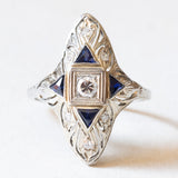 Anello Art Déco in oro bianco 18K con diamanti (0.33ctw ca.) e zaffiri, anni ‘30