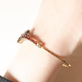 Braccialetto vintage con serpenti stilizzati in oro giallo 8K con granati (4ctw ca.), anni ‘60