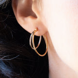 Orecchini vintage a doppio cerchio in oro giallo e in oro bianco 18K, anni ‘70/‘80