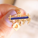 Ciondolo vintage in oro giallo 18K con smalti blu e con quattro carte pendenti con smalti arancioni e neri, anni ‘60