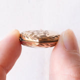 Ciondolo portafoto antico a forma di cuore con lamina in oro giallo 9K su metallo, primi del ‘900