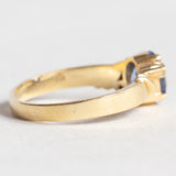 Anello vintage in oro giallo 18K con zaffiro (1.10ct ca.) e diamanti di taglio brillante (0.04ctw ca.), anni '60