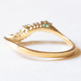 Anello vintage in oro giallo 18K con smeraldi e diamanti di taglio brillante (0.10ct e ca.), anni ‘60/‘70