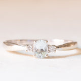 Trilogy vintage in oro bianco 9K con acquamarina (0.30ct ca.) e diamanti di taglio brillante (0.05ctw ca.)