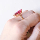 Anello vintage in oro giallo 14K con rubino sintetico (4.40ct ca.), anni ‘70