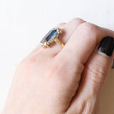 Anello vintage in oro giallo e in oro bianco 14K con spinello sintetico (6.50ct ca.) e diamanti, anni ‘80