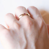 Anello gypsy vintage in oro giallo 14K con rubino sintetico, anni ‘40