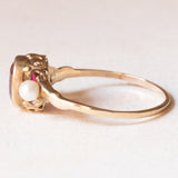 Anello antico in oro giallo 9K con rubino sintetico (1.20ct ca.) e perle bianche, anni ‘10