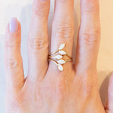 Anello vintage in oro giallo 18K con opali (0.60ctw ca.), anni ‘60/‘70